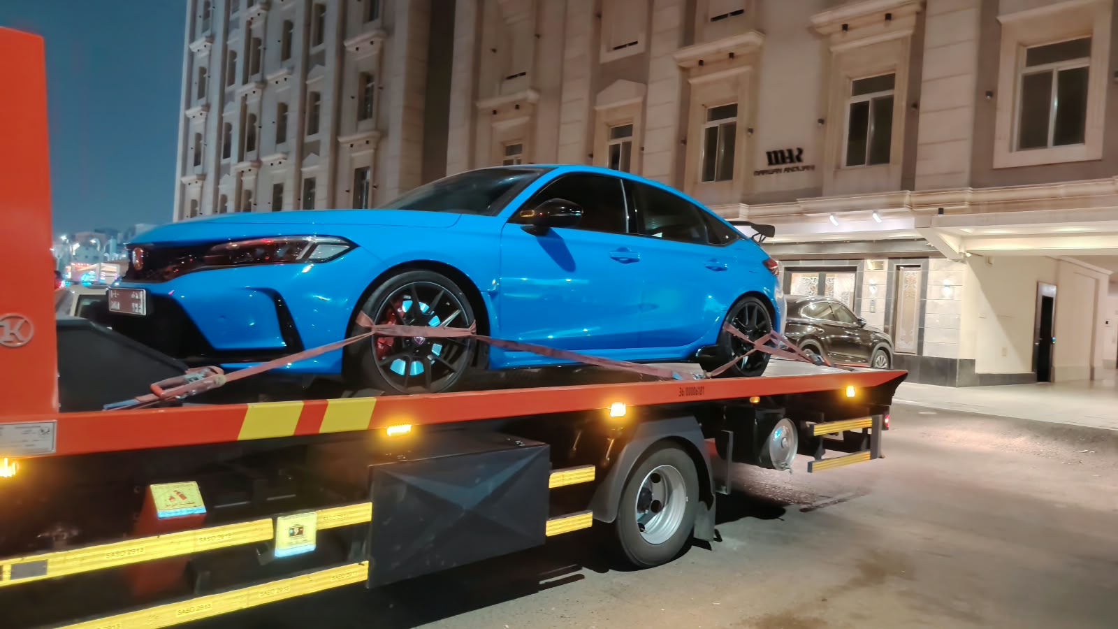 BMW M-Series — night flatbed towing, Riyadh