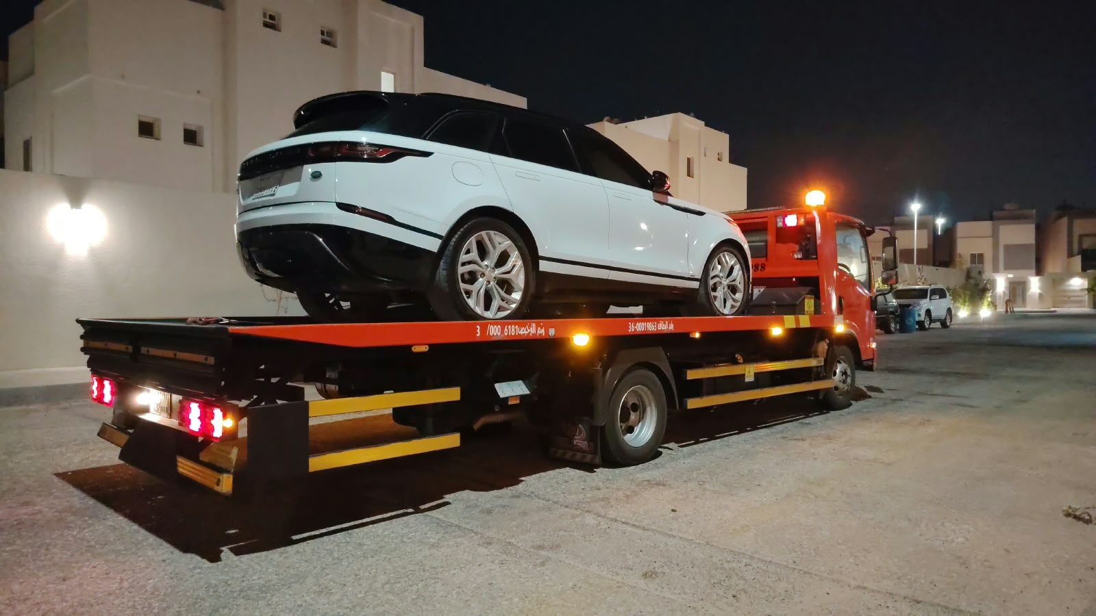 Range Rover Velar — night luxury towing